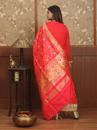 Laal Noor – Zardosi Embroidered Viscose Georgette Kurta Set