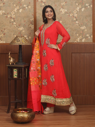 Laal Noor – Zardosi Embroidered Viscose Georgette Kurta Set