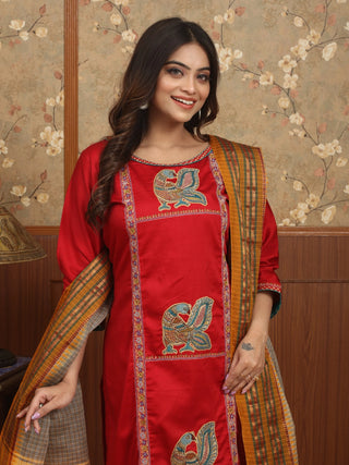 KALAMKARI VIRAASAT – Crimson Red Glazed Cotton Designer Kurta Set with Pen Kalamkari, Hand Aari & Narayanpet Dupatta