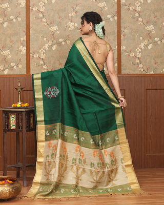 Title: Emerald Green Pure Kanchipuram Soft Silk Saree with Golden Zari Borders and Floral Woven Pallu