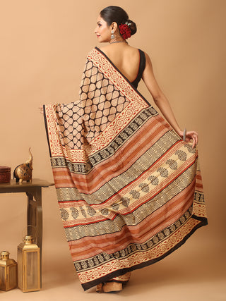 Beige Colour Pure Jaipur Mul Cotton Saree With Bagru Print